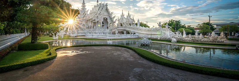 El Templo Blanco de Chiang Rai al amanecer